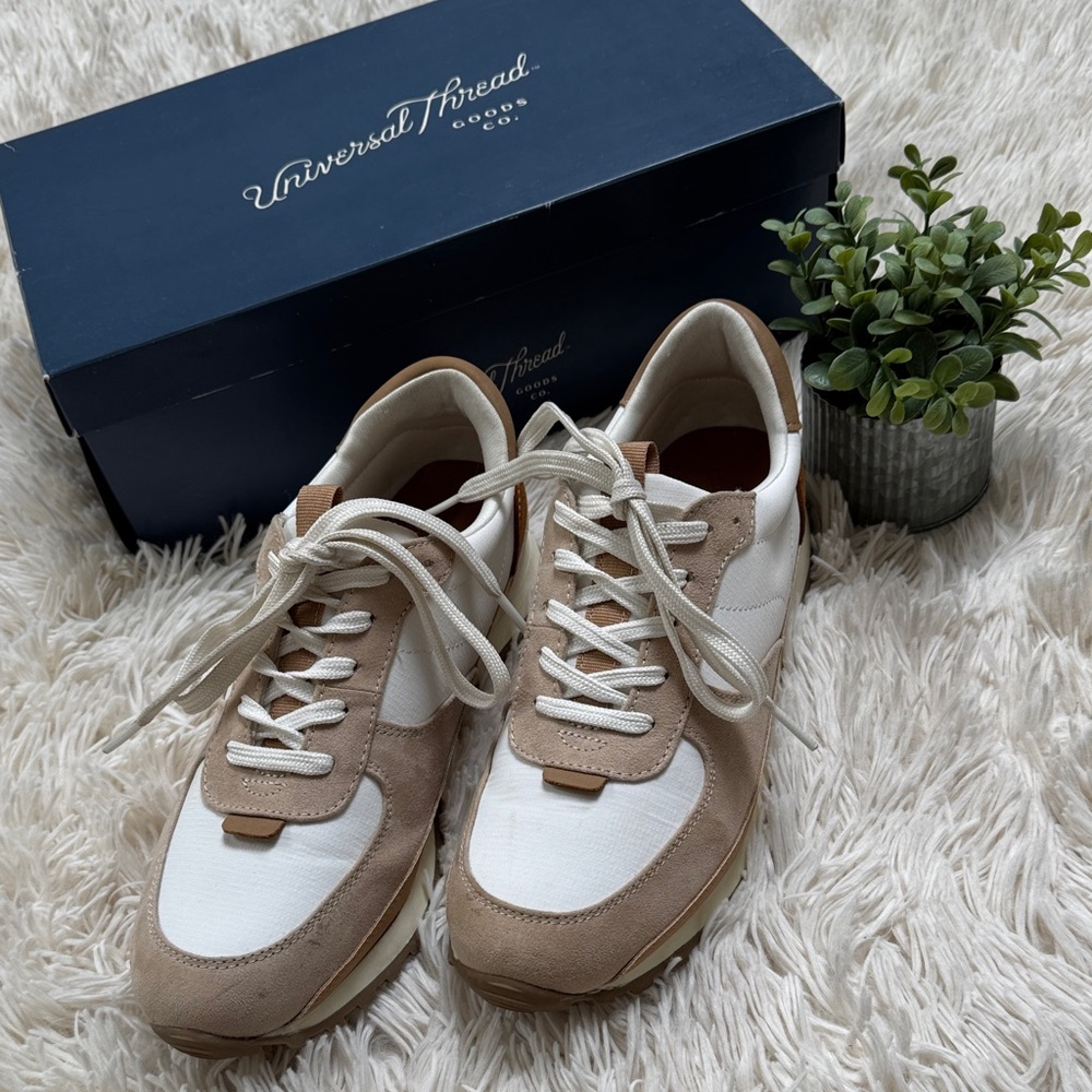 Universal Thread Maria Sneakers 💗 Tan & White